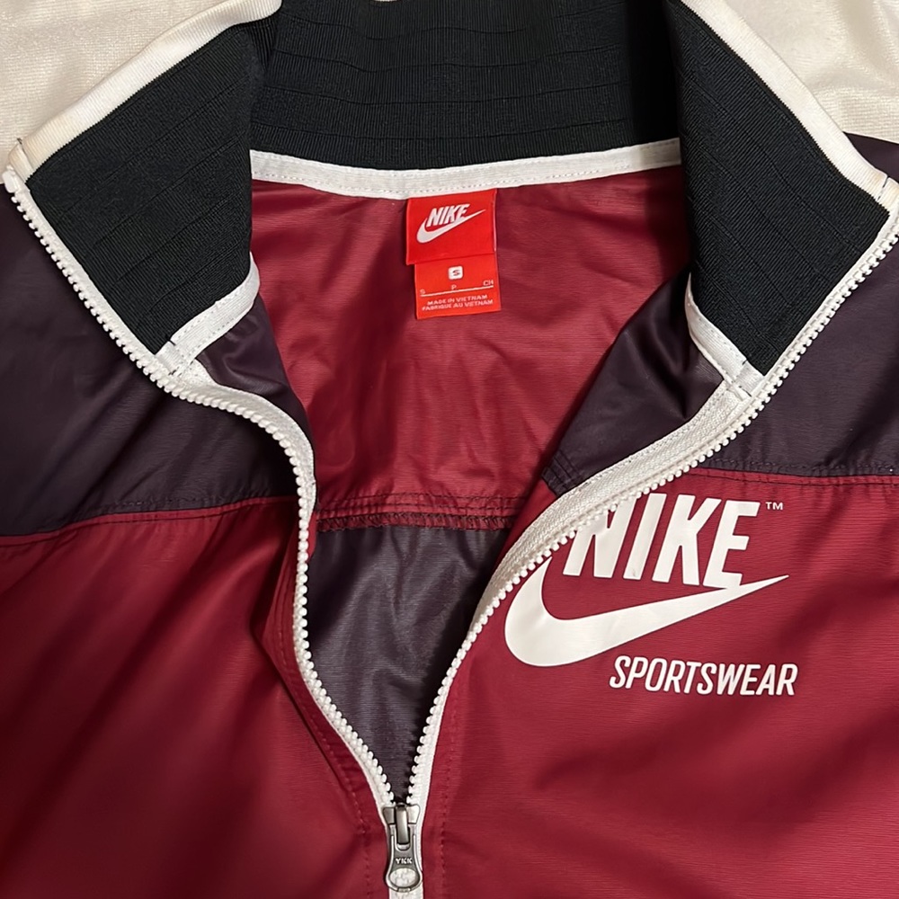 Nike Womens wind breaker - Picture 4 of 5